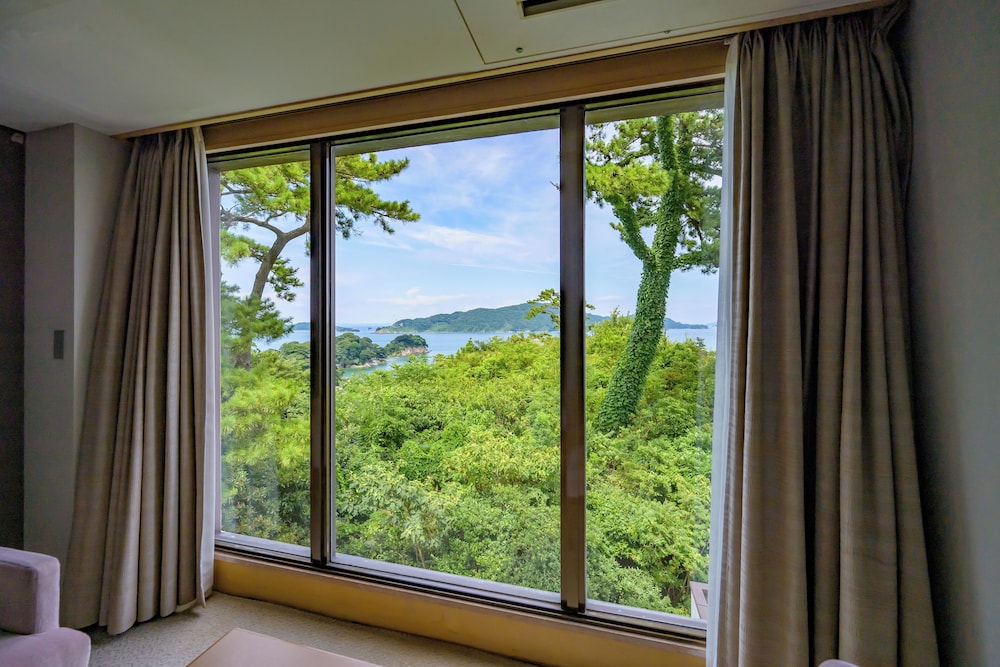 オーシャンビュー・ツインルーム 禁煙 28㎡ 客室1 | 鳥羽国際ホテル