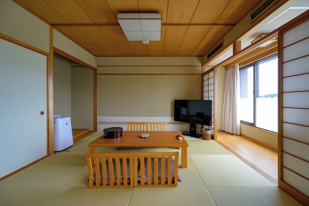 ツイン ルーム & 和室（畳）禁煙 56㎡ 客室1 | 鳥羽国際ホテル