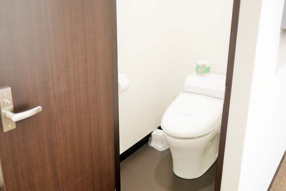 洋室トリプルルーム バストイレ付き・禁煙 客室1 | 広島ピースホテル - ホステル