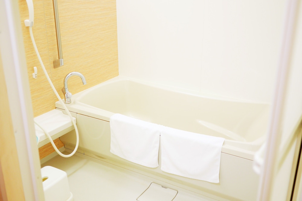 和室12畳・バストイレ付き　禁煙 バスルーム1 | 広島ピースホテル - ホステル