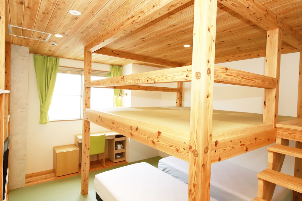 ベーシック 4 人部屋 ベッド (複数台) 禁煙 冷蔵庫 客室2 | 広島ピースホテル - ホステル