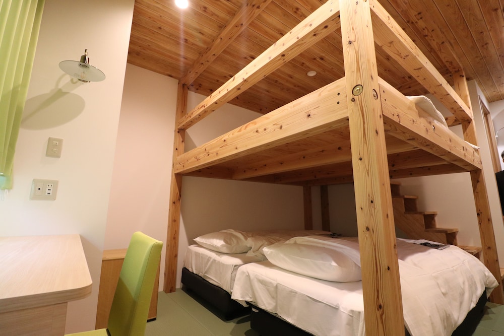 ベーシック 4 人部屋 ベッド (複数台) 禁煙 冷蔵庫 客室3 | 広島ピースホテル - ホステル