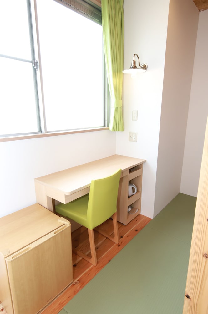 ベーシック 4 人部屋 ベッド (複数台) 禁煙 冷蔵庫 客室1 | 広島ピースホテル - ホステル