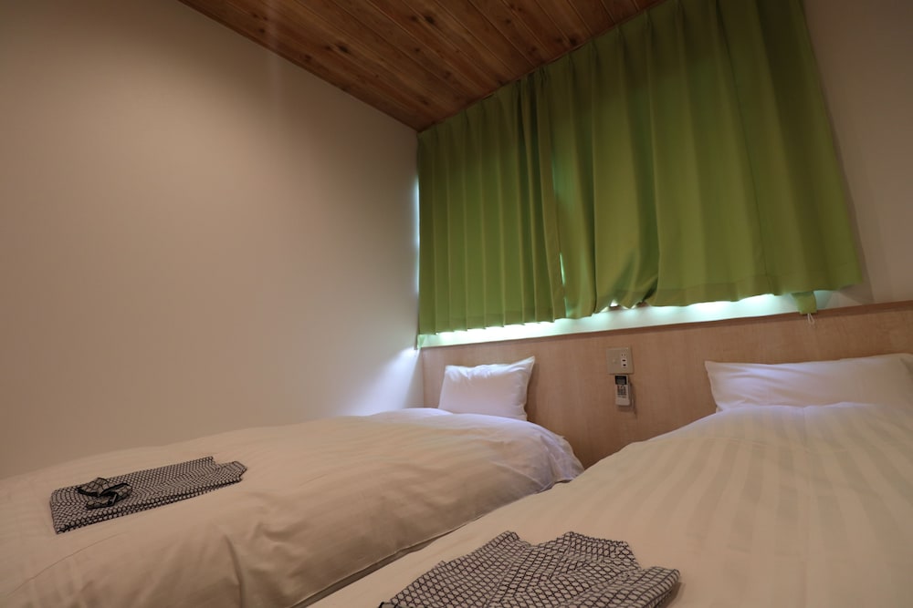 ツインルーム シングルベッド 2 台 禁煙 客室3 | 広島ピースホテル - ホステル