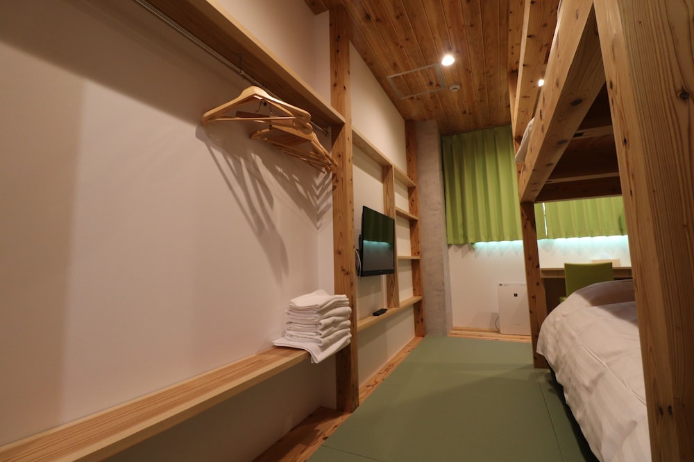 ベーシック 4 人部屋 ベッド (複数台) 禁煙 冷蔵庫 客室4 | 広島ピースホテル - ホステル