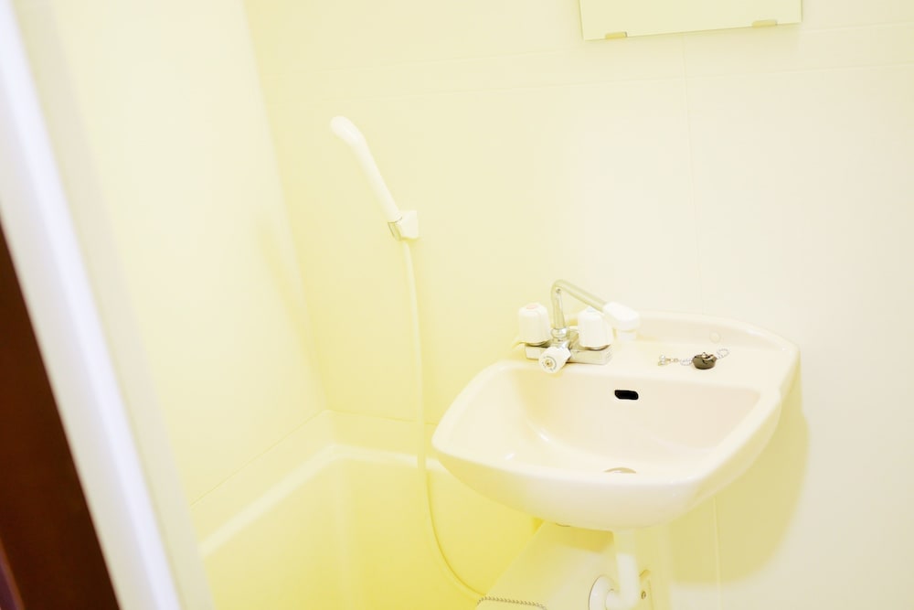 洋室トリプルルーム バストイレ付き・禁煙 バスルーム0 | 広島ピースホテル - ホステル