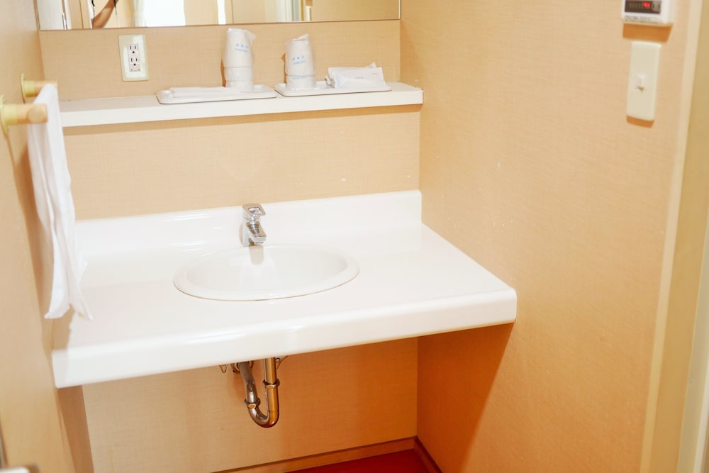和室12畳・バストイレ付き　禁煙 バスルームのシンク0 | 広島ピースホテル - ホステル