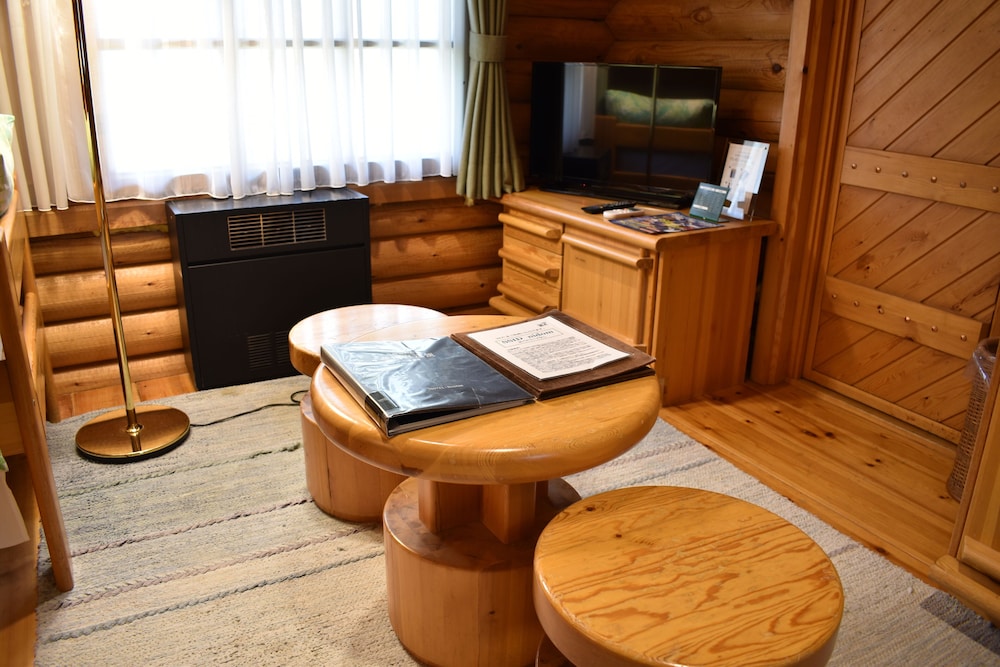 【大型コテージの 1 部】ツインルーム・禁煙<1 部屋 ベッド 2 台> 客室5 | ホテル ニドム