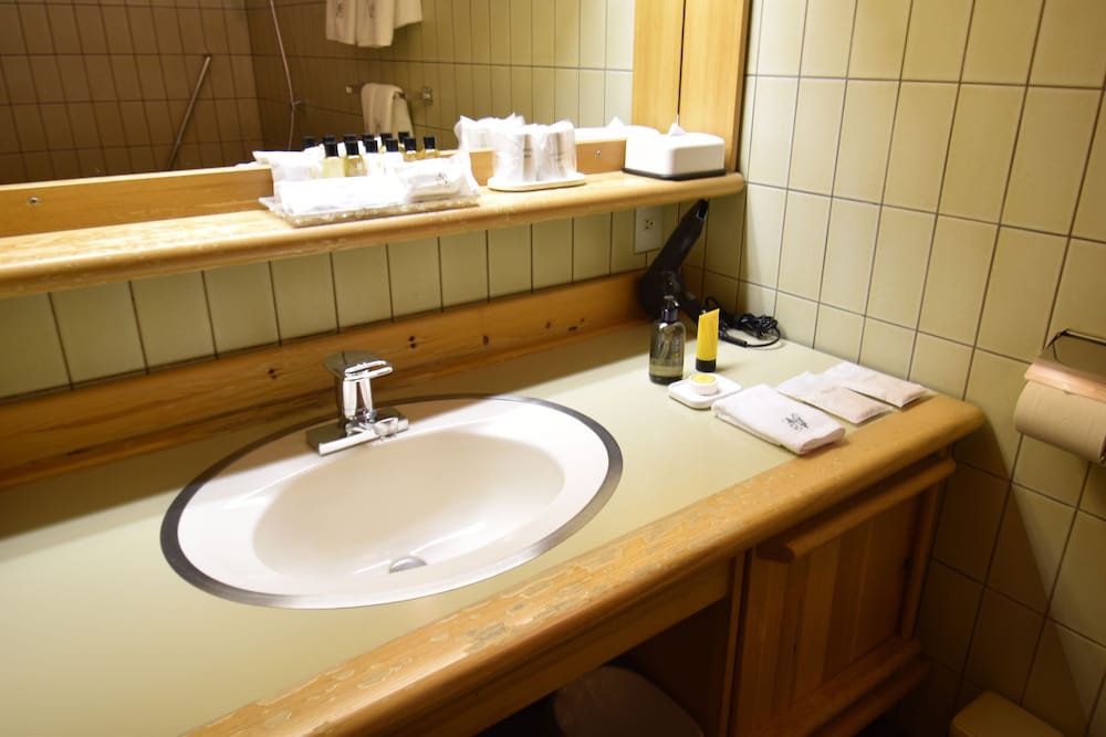 【大型コテージの 1 部】ツインルーム・禁煙<1 部屋 ベッド 2 台> 客室2 | ホテル ニドム