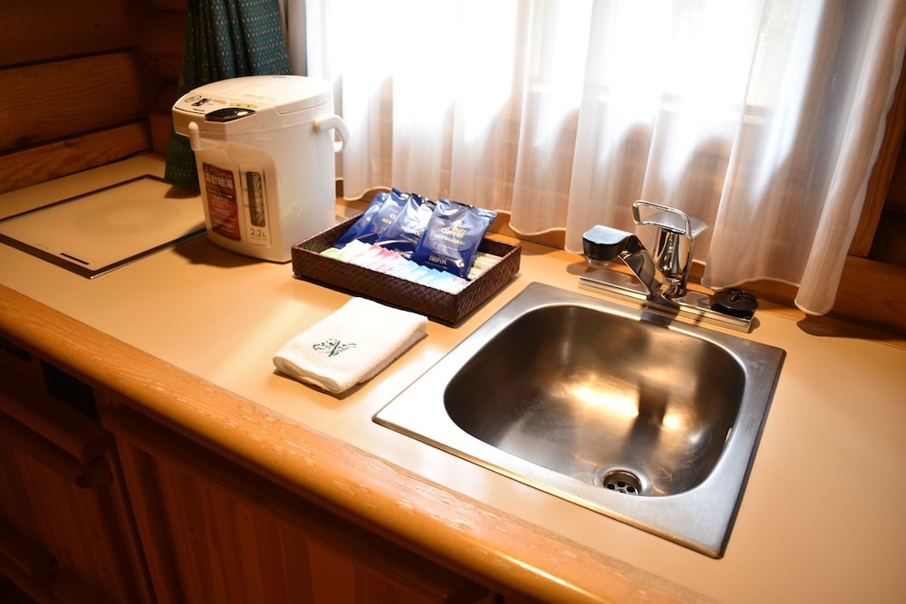 【大型コテージの 1 部】ツインルーム・禁煙<1 部屋 ベッド 2 台> 客室4 | ホテル ニドム