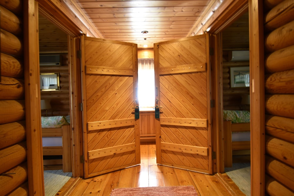 【大型コテージの 1 部】ツインルーム・禁煙<1 部屋 ベッド 2 台> 客室3 | ホテル ニドム