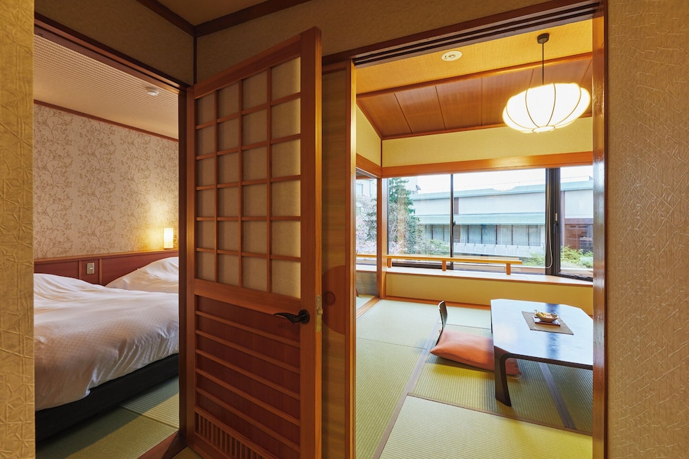 ＜別館＞和洋室 客室3 | 天童温泉 ほほえみの宿 滝の湯