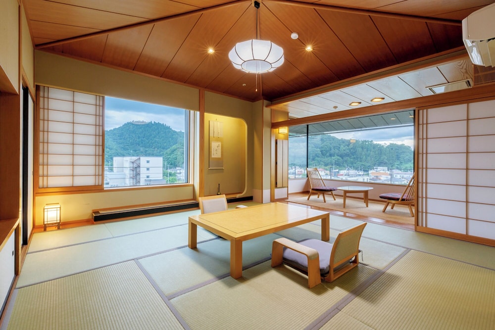 ＜四季亭＞和風デラックス客室【次の間付】 | 天童温泉 ほほえみの宿 滝の湯