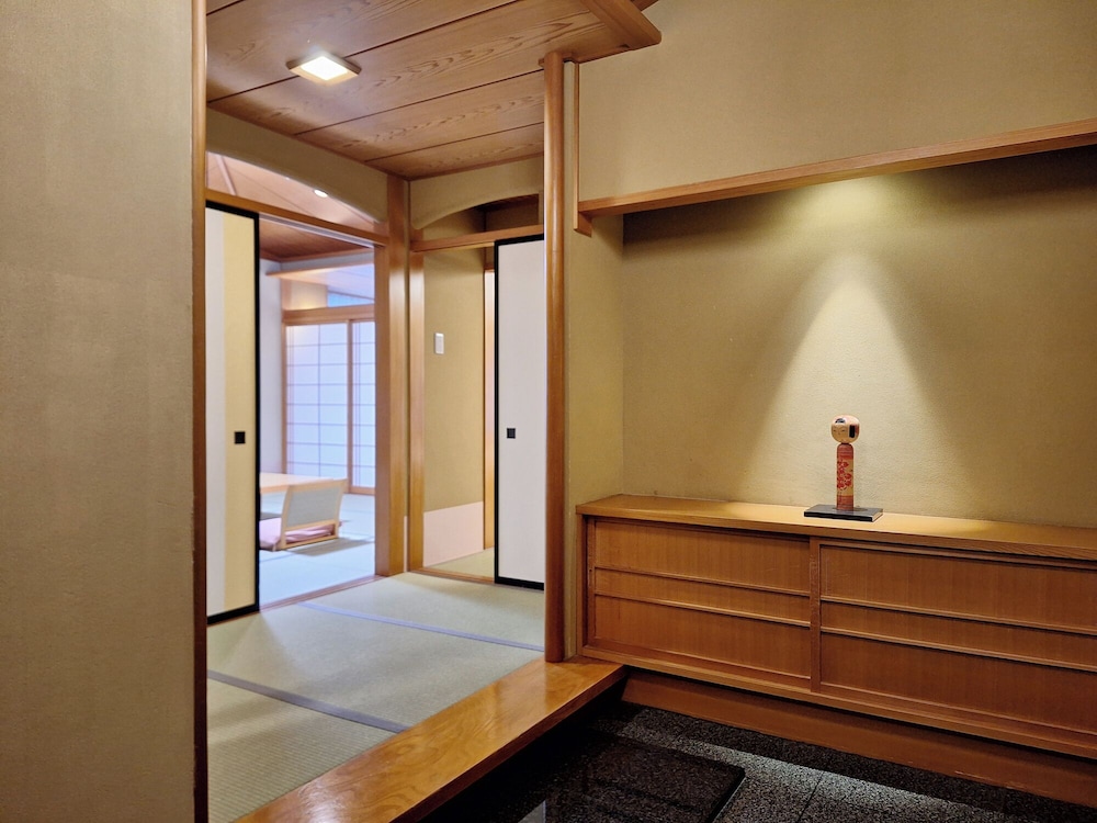 ＜四季亭＞和風デラックス客室【次の間付】 客室3 | 天童温泉 ほほえみの宿 滝の湯