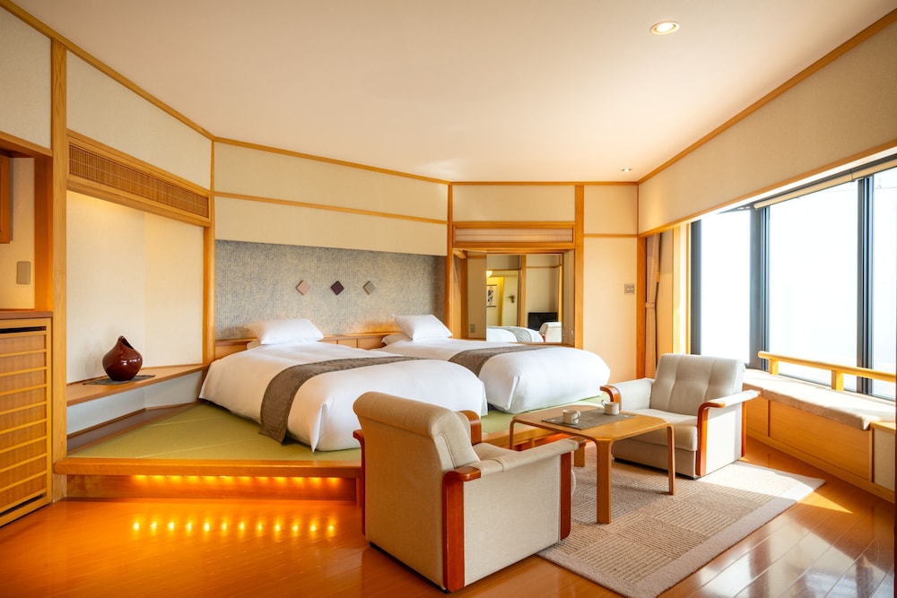 ＜季のはな＞和モダンデラックス客室【タイプＣ】 客室1 | 天童温泉 ほほえみの宿 滝の湯