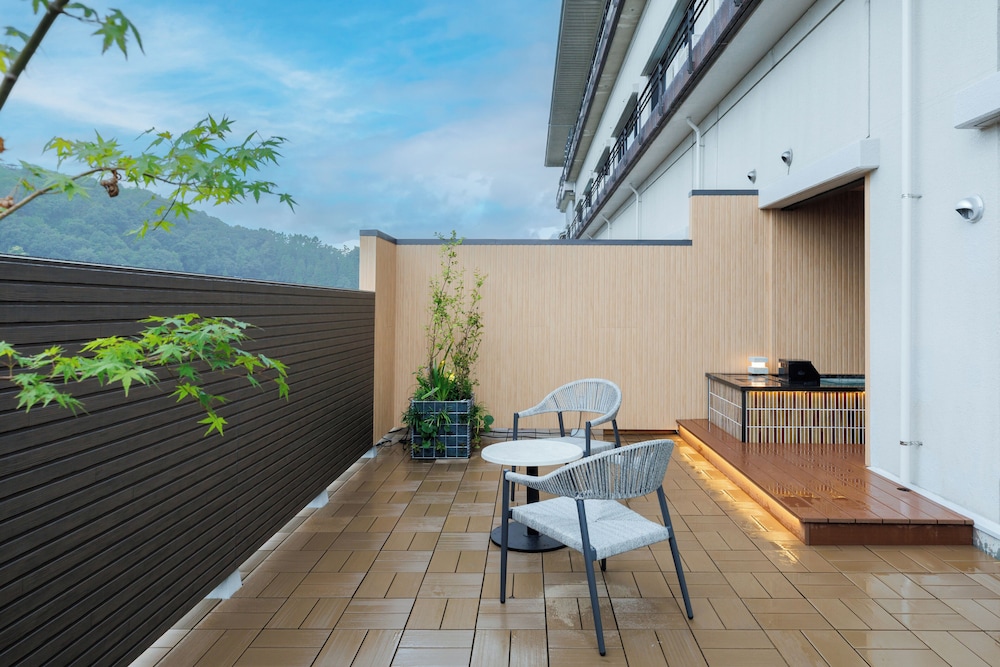 ルーフトップテラス+展望露天風呂付和洋室【タイプ31】 | 天童温泉 ほほえみの宿 滝の湯