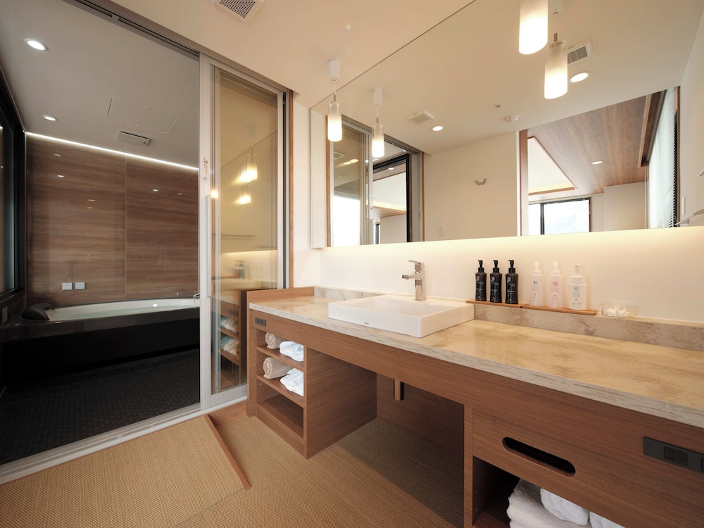 ＜本館＞The Prestige Twin 551 客室1 | 天童温泉 ほほえみの宿 滝の湯