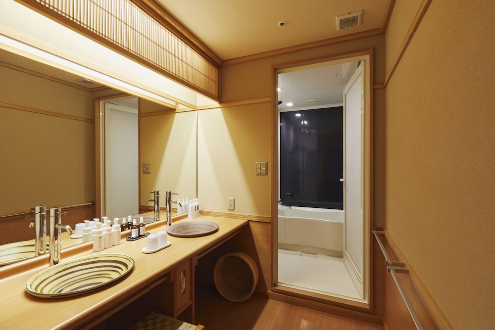 ＜季のはな＞和モダンデラックス客室【タイプＢ】 バスルーム0 | 天童温泉 ほほえみの宿 滝の湯