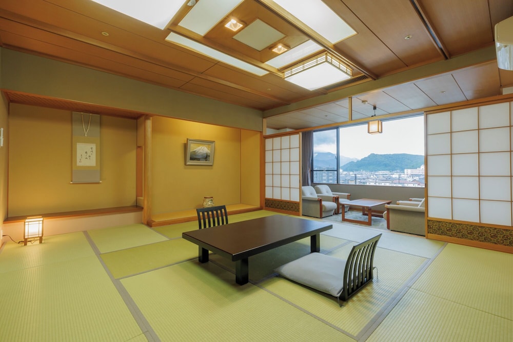 ＜本館＞和室【松】 | 天童温泉 ほほえみの宿 滝の湯