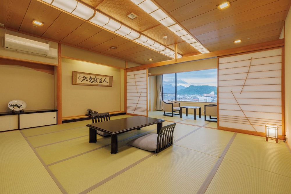 ＜本館＞和室【月】 | 天童温泉 ほほえみの宿 滝の湯