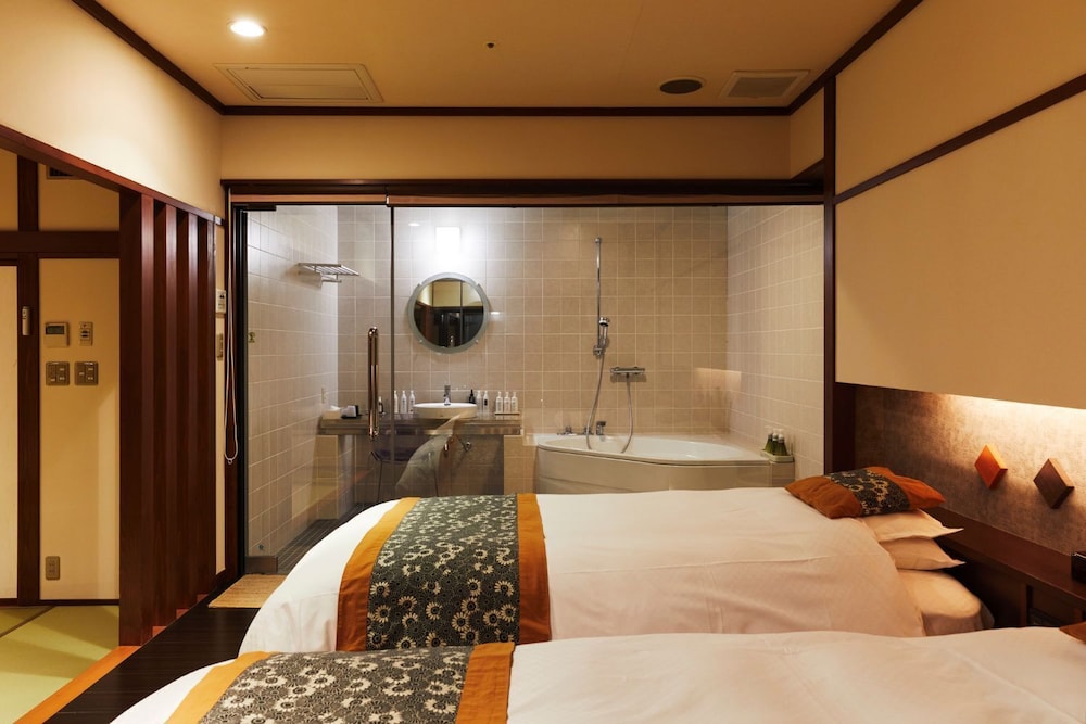 ＜季のはな＞和モダンデラックス客室【タイプA】 バスルーム1 | 天童温泉 ほほえみの宿 滝の湯