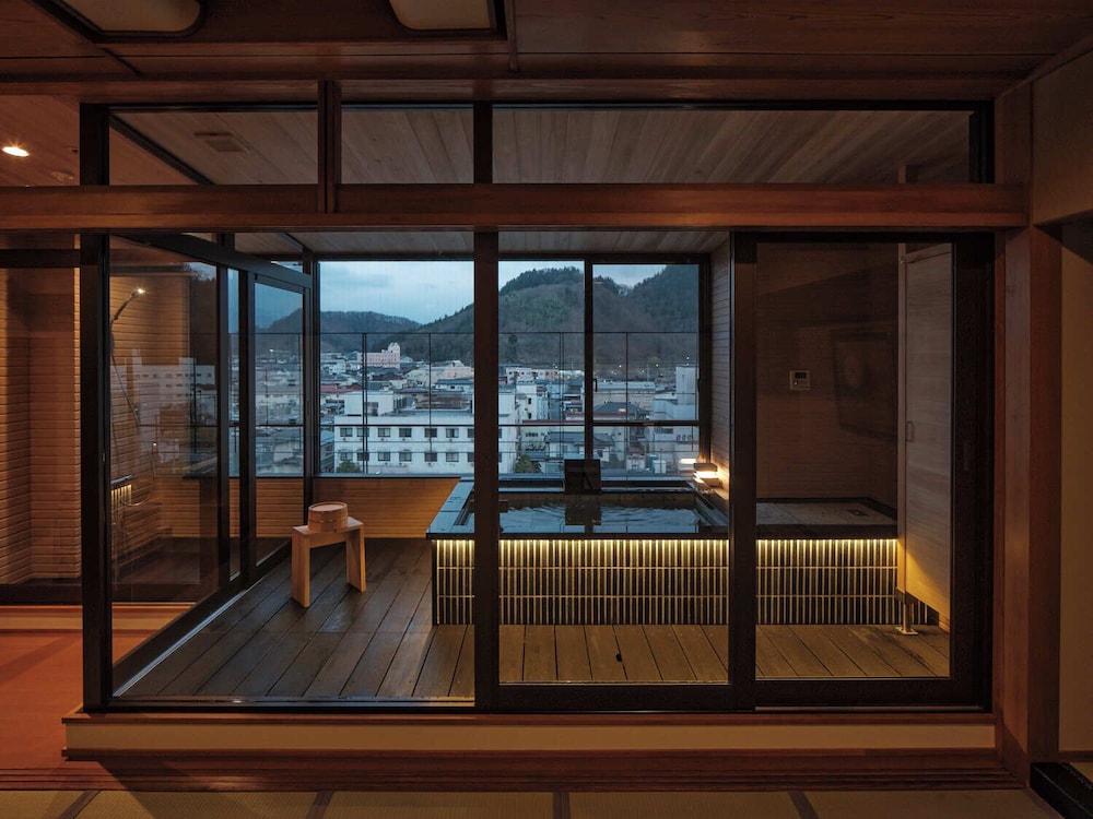 ＜本館＞The Heritage Washitsu 557 客室1 | 天童温泉 ほほえみの宿 滝の湯