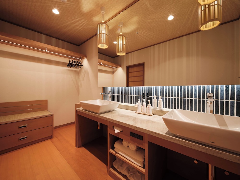 ＜本館＞The Heritage Washitsu 557 バスルーム0 | 天童温泉 ほほえみの宿 滝の湯