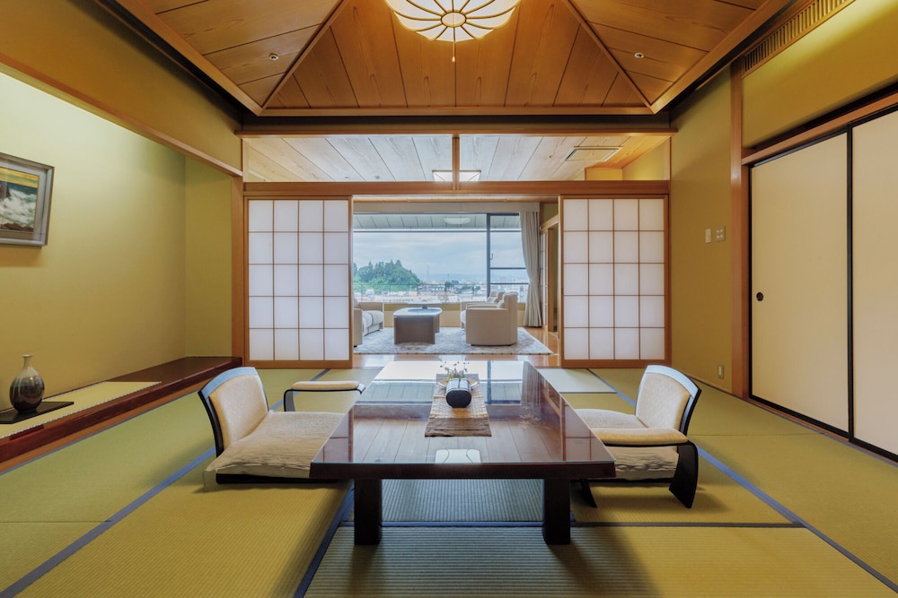 ＜四季亭＞和室特別室『竜馬の間』 客室1 | 天童温泉 ほほえみの宿 滝の湯