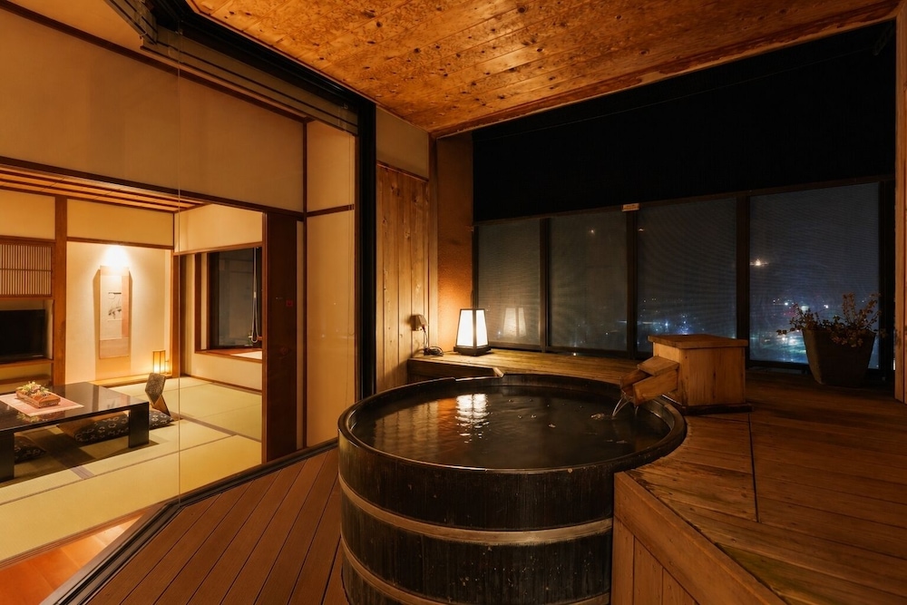 [温泉露天] 展望露天風呂付客室 禁煙 客室1 | 天童温泉 ほほえみの宿 滝の湯