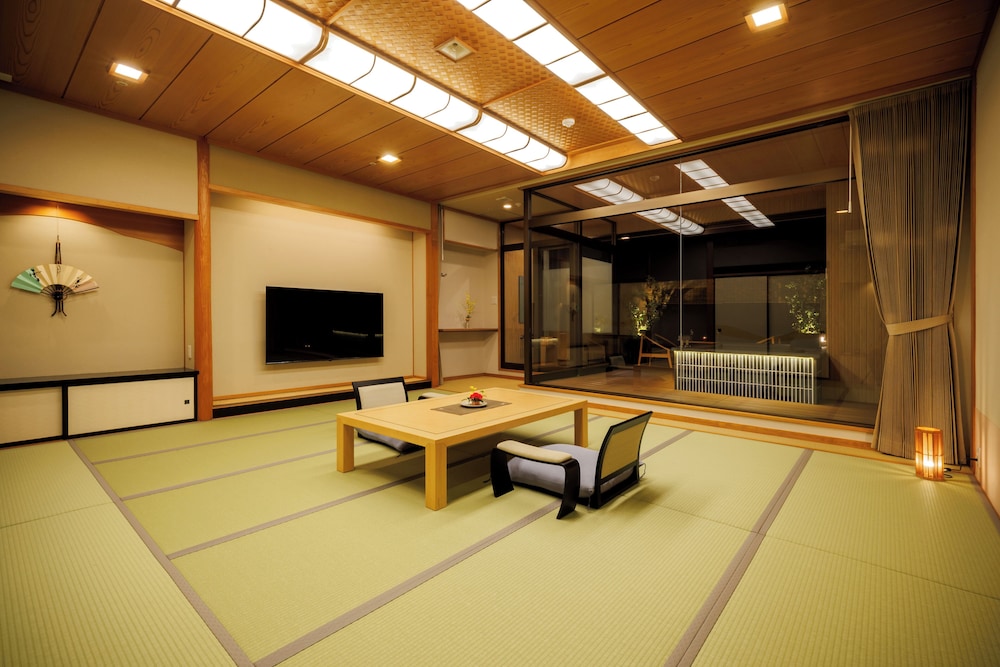 ルーフトップテラス+展望露天風呂付和室【タイプ35】 客室2 | 天童温泉 ほほえみの宿 滝の湯