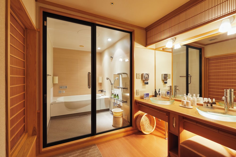 ＜季のはな＞和モダンデラックス客室【タイプＣ】 バスルーム0 | 天童温泉 ほほえみの宿 滝の湯