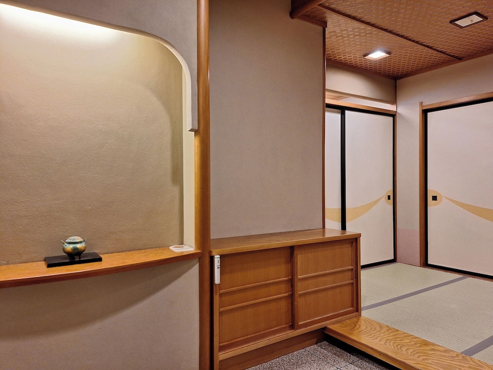 ＜本館＞和室【月】 客室2 | 天童温泉 ほほえみの宿 滝の湯