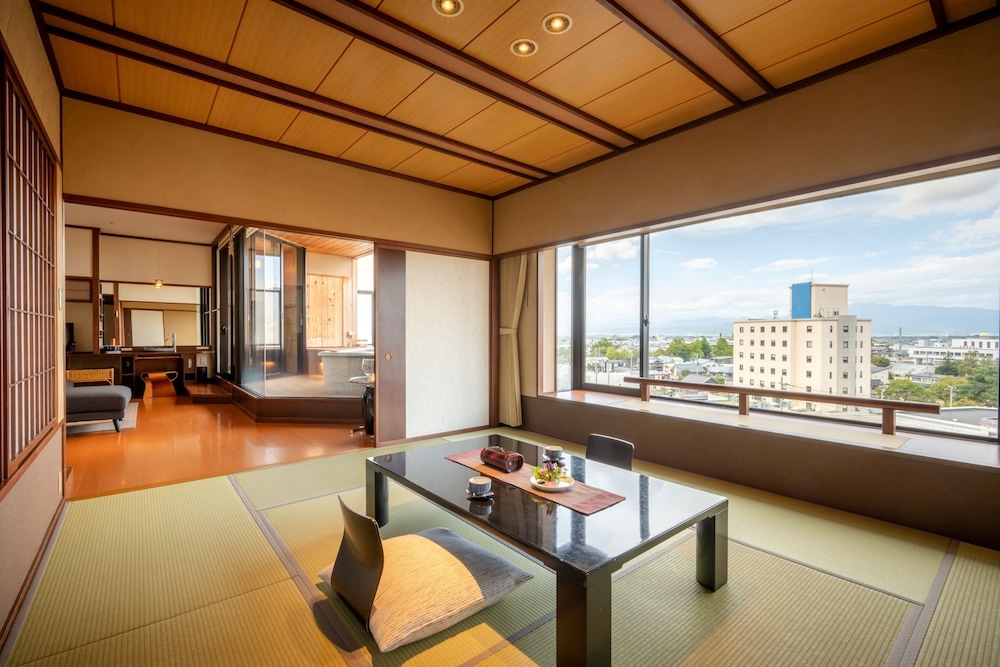 ＜季のはな＞展望露天風呂付和モダンスイート 部屋からの景観0 | 天童温泉 ほほえみの宿 滝の湯