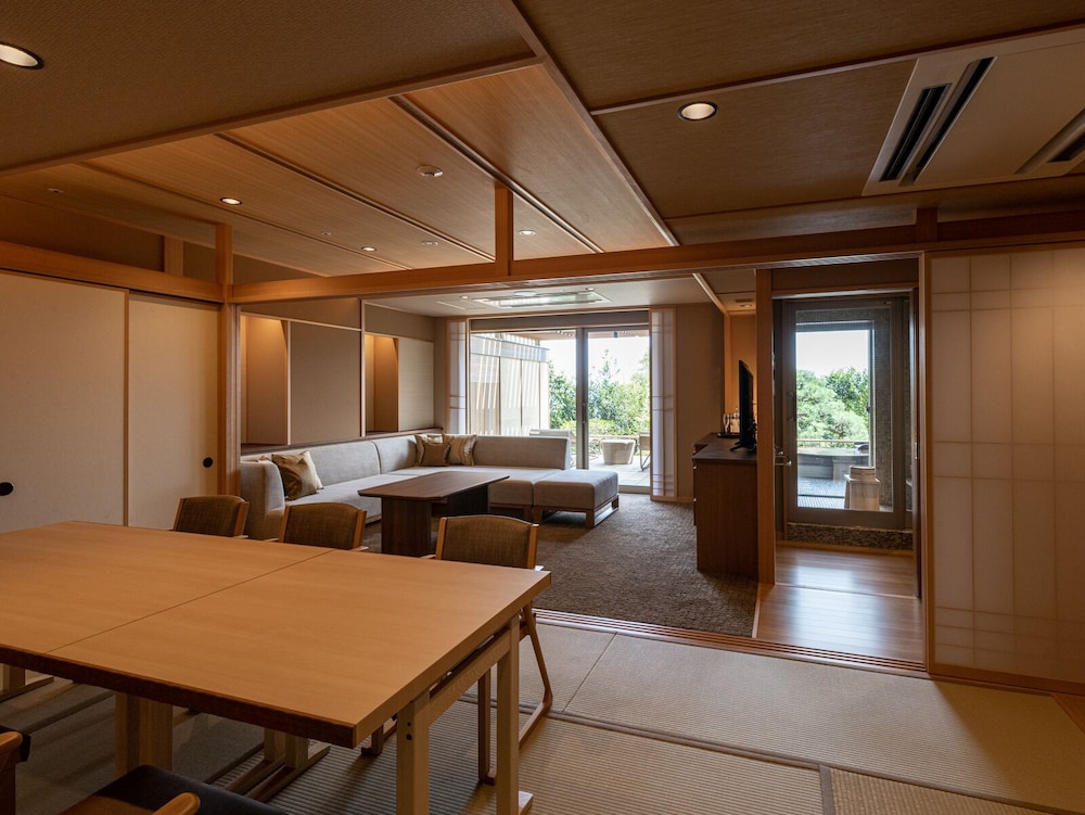 [新館 別墅 結楽] 金泉露天風呂付 和洋室 (お部屋食) 客室1 | 有馬グランドホテル