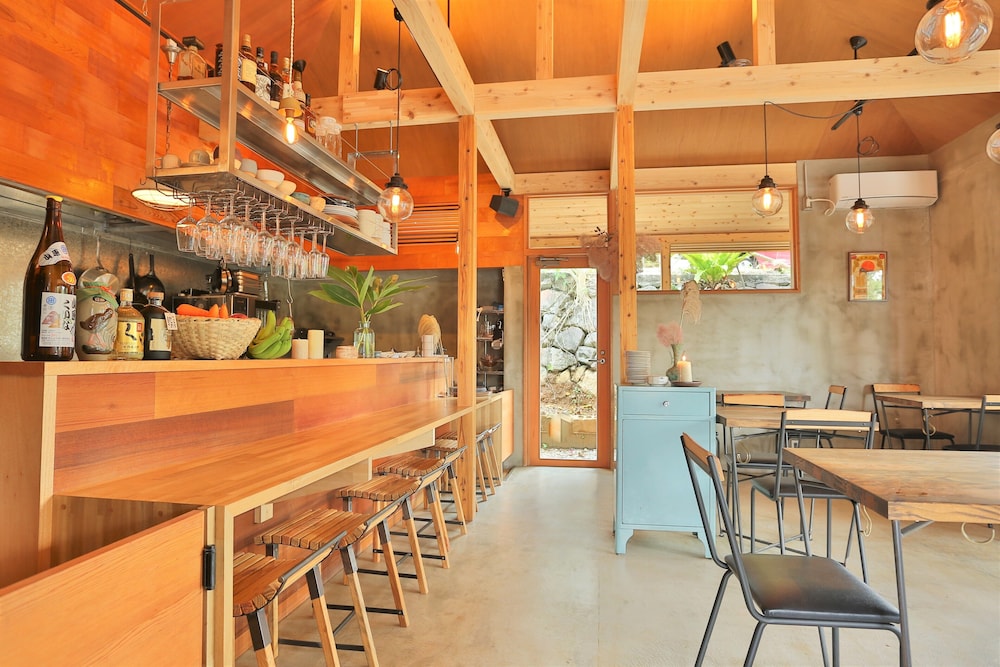 レストラン1 | 翡翠巣 KAWASEMINOSU (MUKAKA VILLA)