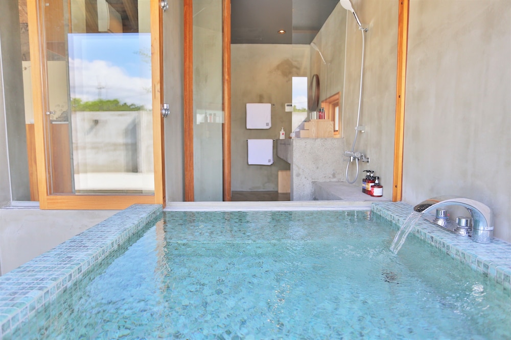 カワセミノス(ムカカヴィラ) バスルームのシンク0 | 翡翠巣 KAWASEMINOSU (MUKAKA VILLA)