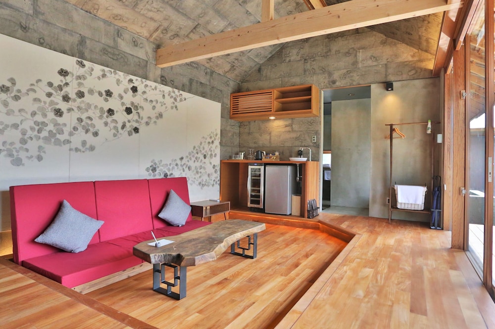 カワセミノス(ムカカヴィラ) リビングルーム0 | 翡翠巣 KAWASEMINOSU (MUKAKA VILLA)