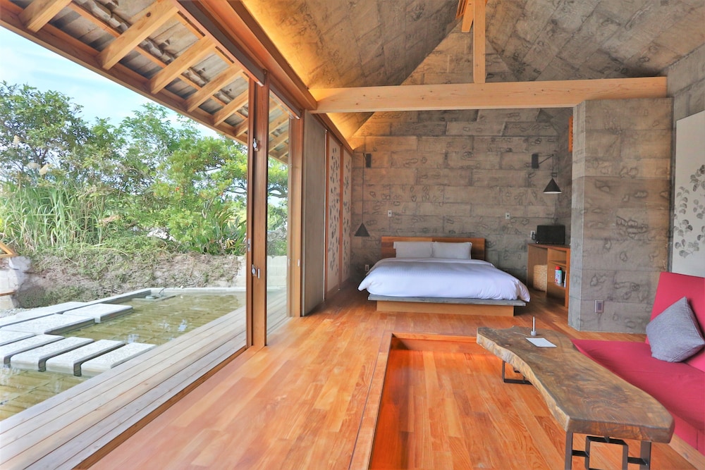 内装1 | 翡翠巣 KAWASEMINOSU (MUKAKA VILLA)