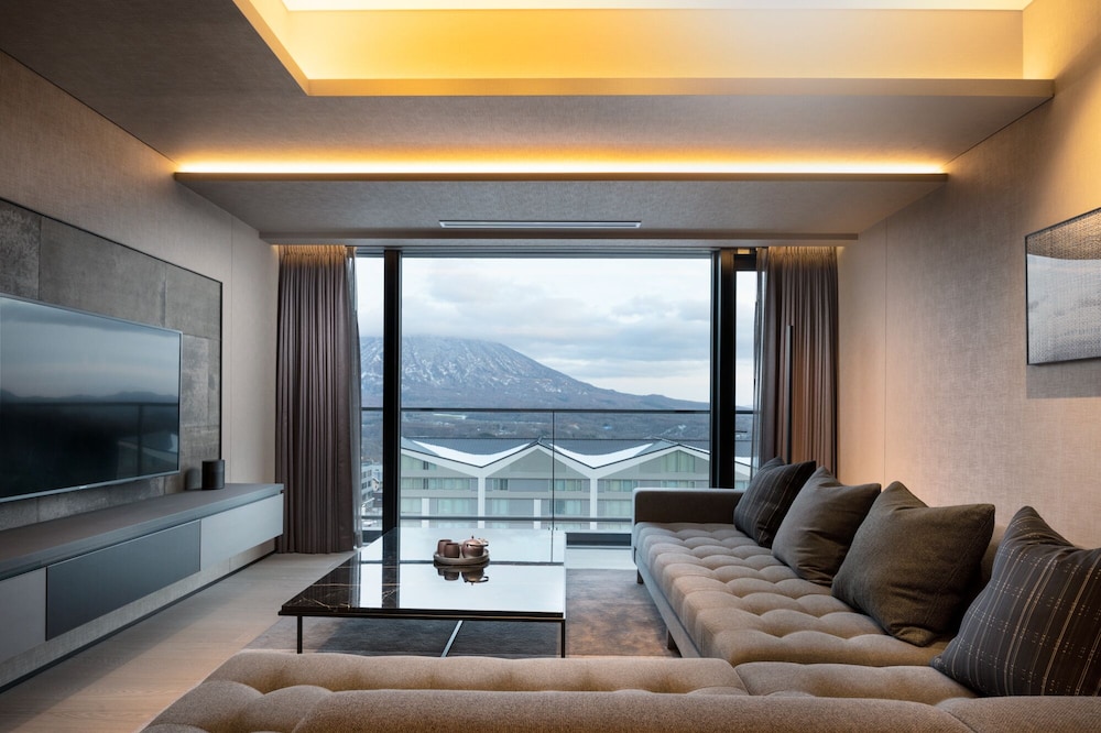 スイート 1 ベッドルーム リビング エリア1 | 山翠ニセコ