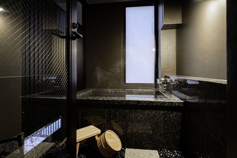 コーナーツイン 半露天風呂付 禁煙 バスルーム2 | プロスタイル旅館 東京 浅草