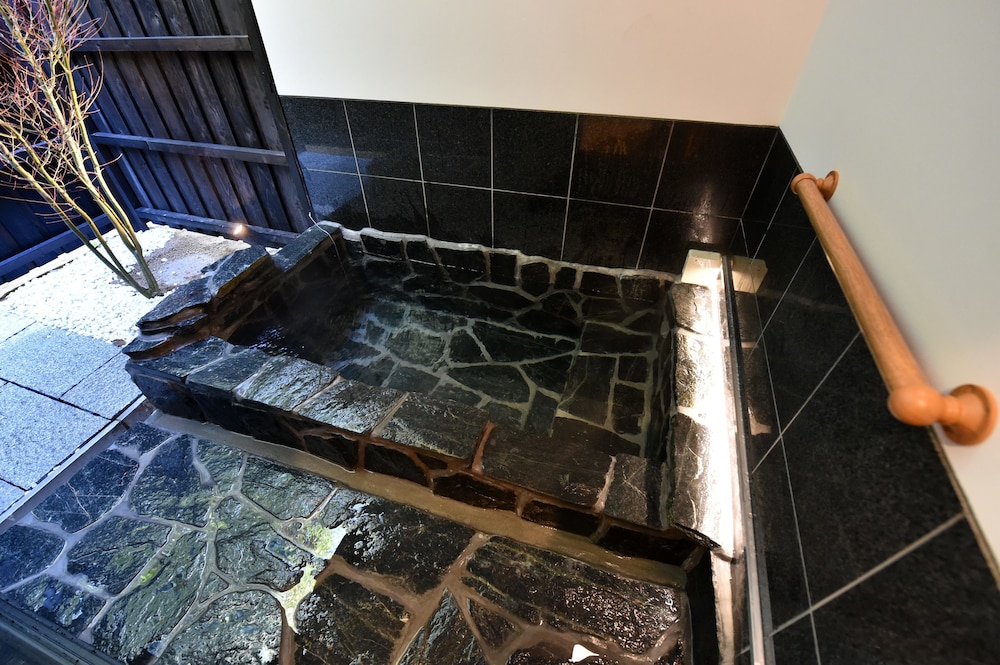 アパートメント 1階 桃 バスルーム2 | 陽なた庵