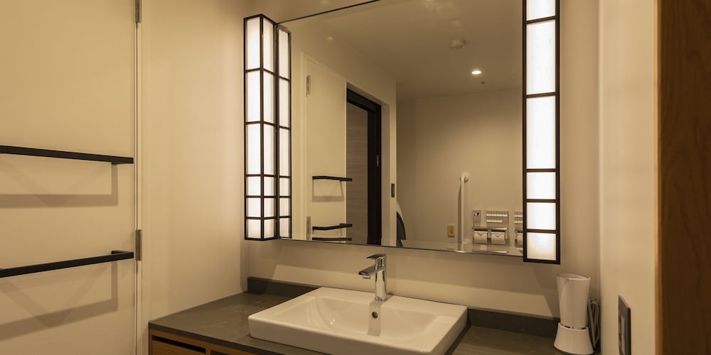 ファミリー ツインルーム 禁煙 / 洗濯乾燥機付き バスルーム2 | 東急ステイ飛騨高山 結の湯