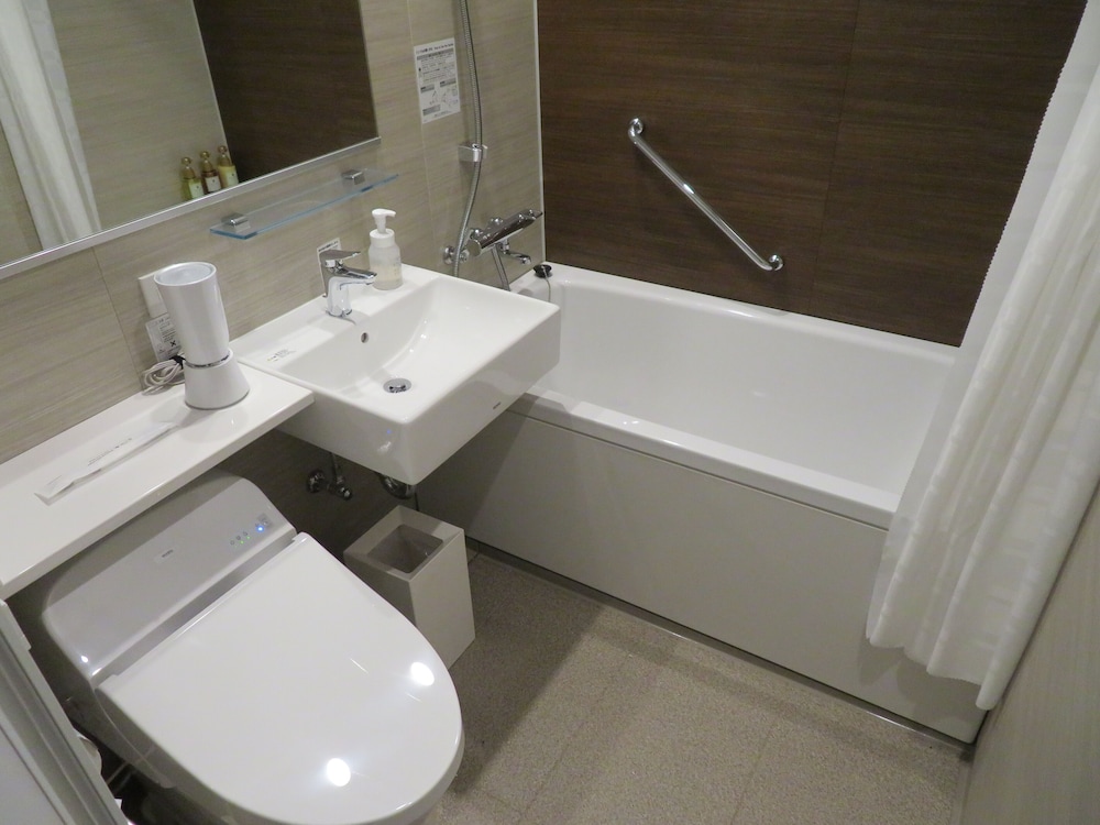 スーペリア ツインルーム 禁煙 / 洗濯乾燥機付き バスルーム0 | 東急ステイ飛騨高山 結の湯