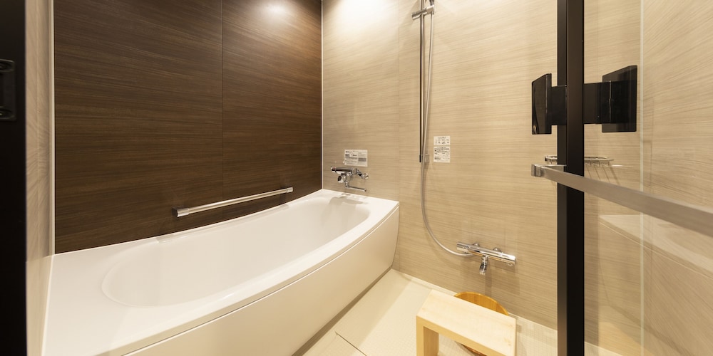 和洋室 ツインルーム 禁煙 / 洗濯乾燥機付き バスルーム1 | 東急ステイ飛騨高山 結の湯