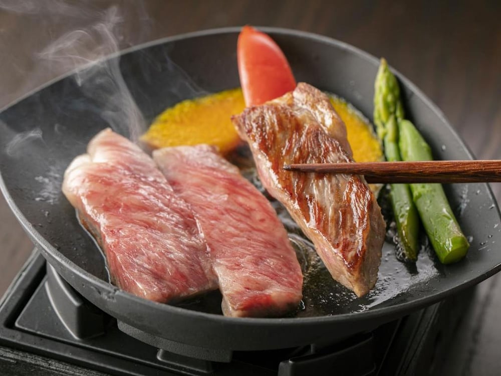 コンフォートツイン 禁煙 飛騨牛ステーキ&ハーフブッフェ 17:30開始 客室5 | 東急ステイ飛騨高山 結の湯