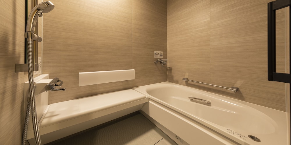 ファミリー ツインルーム 禁煙 / 洗濯乾燥機付き バスルーム3 | 東急ステイ飛騨高山 結の湯