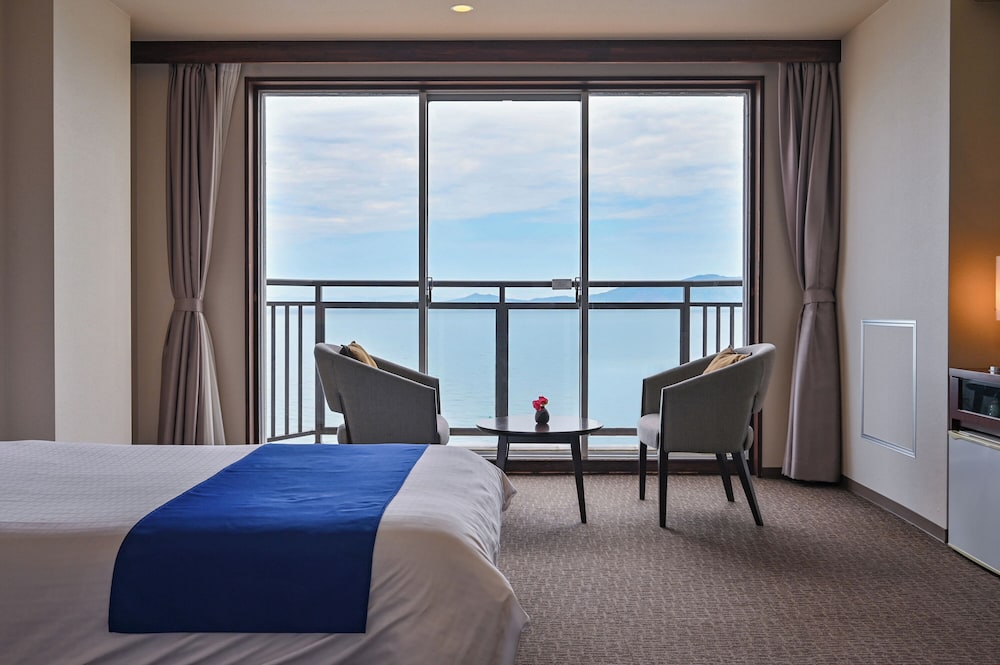 ツインルーム オーシャンビュー 客室1 | 湯の児 海と夕やけ