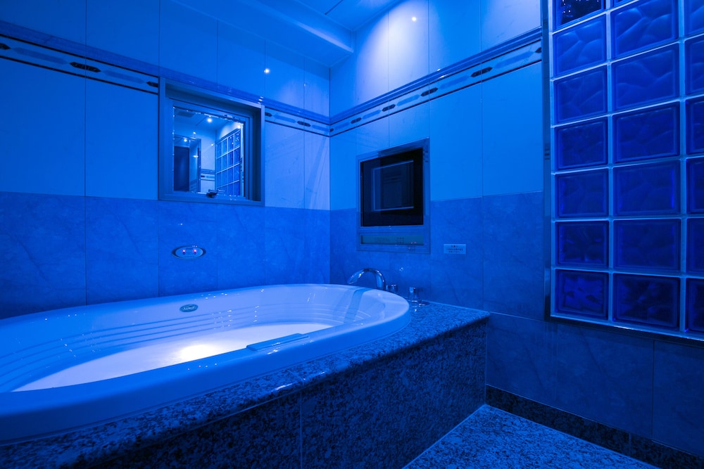 スーペリア ダブルルーム バスルーム2 | 新宿・歌舞伎町 ホテル ディーウェーブ - 大人限定