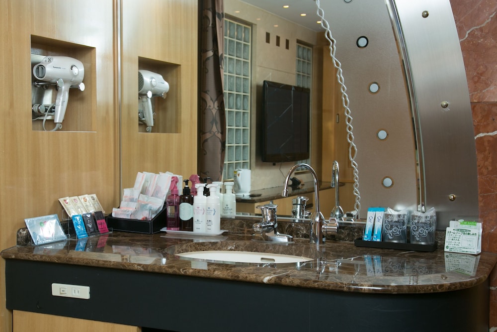 スタンダード ダブルルーム バスルームのシンク0 | 新宿・歌舞伎町 ホテル ディーウェーブ - 大人限定