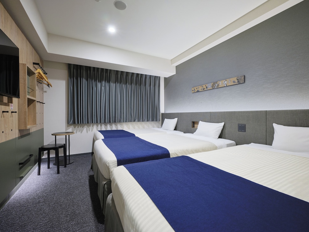 デラックスツインルーム with エキストラベッド 禁煙 客室4 | hotel MONday Premium 上野御徒町